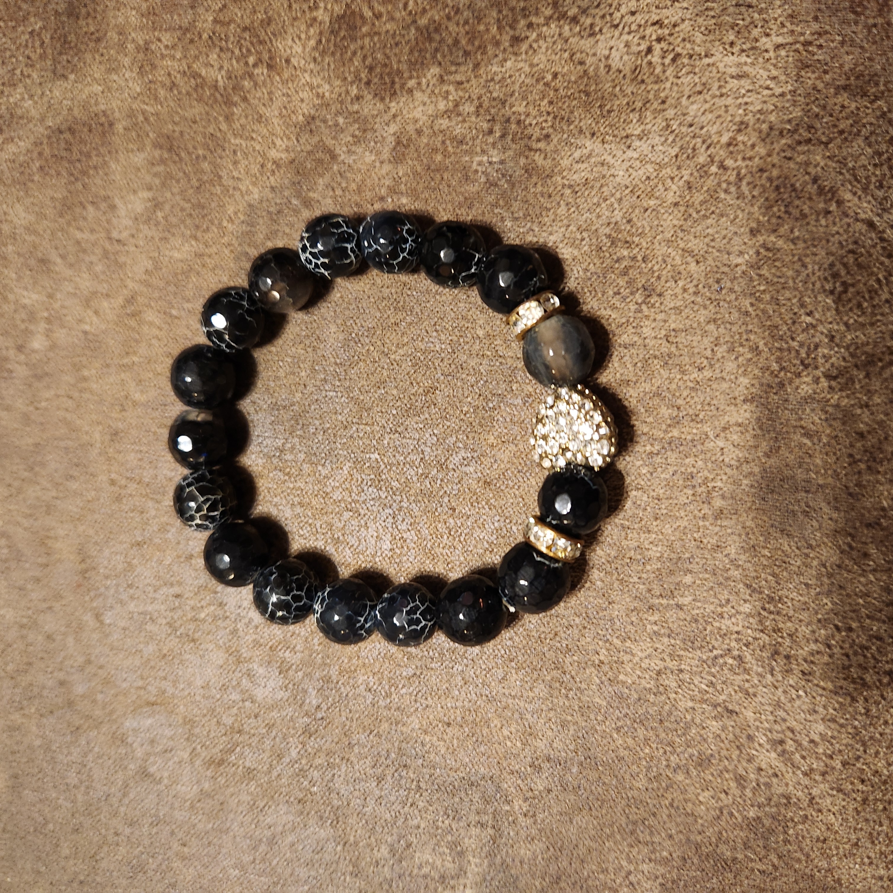 Black Crackle Beads And Rhinestone Heart Bracelet With Elegant Design